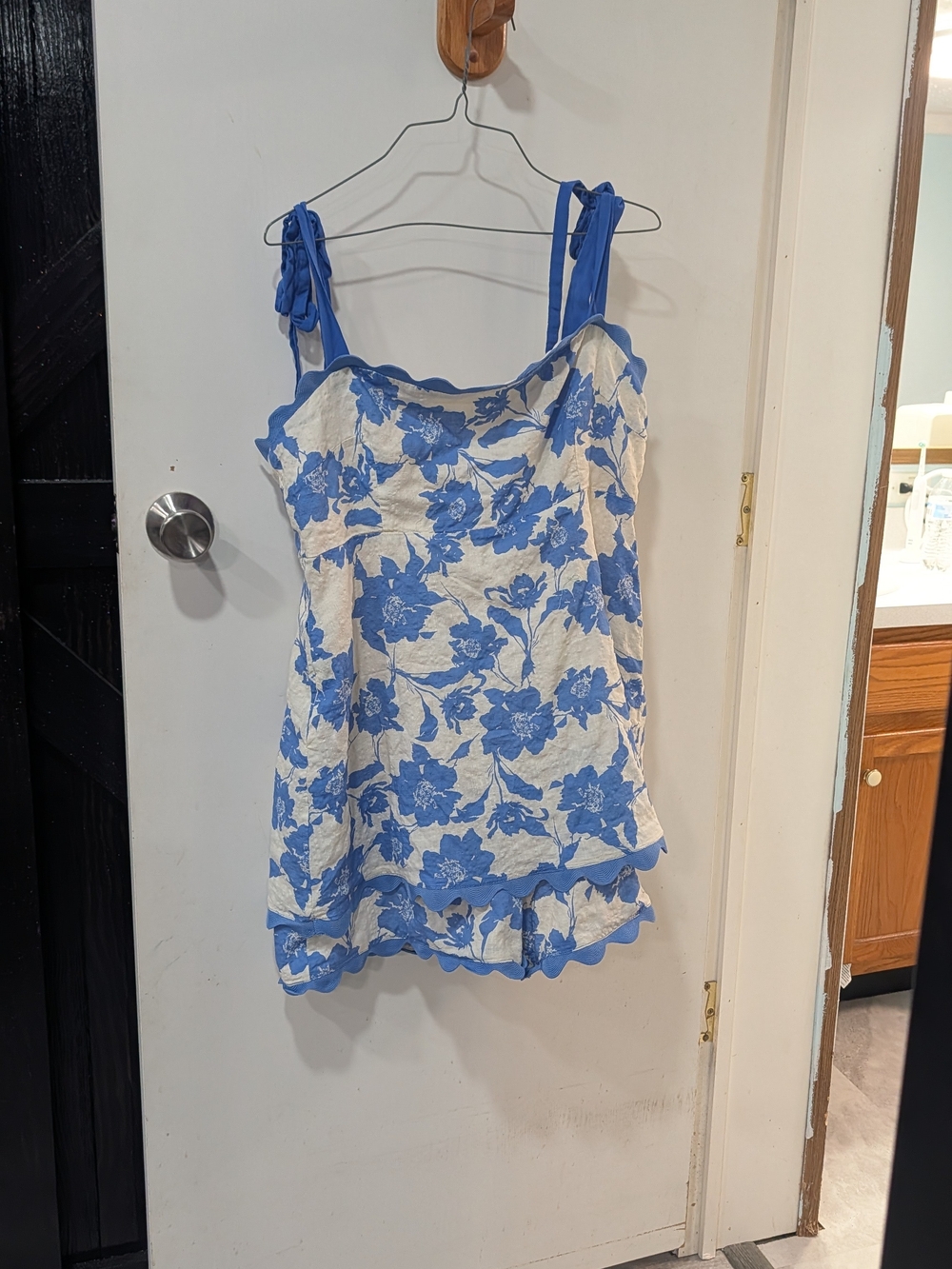 DAVI & DANI Blue and White Floral Tie-Shoulder Romper